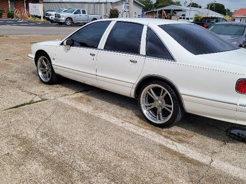 Used 1993 Chevrolet Caprice Classic LS image 3