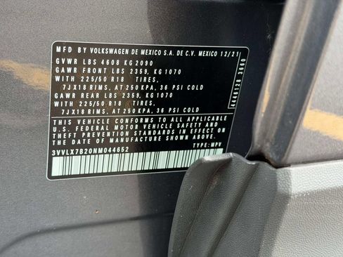 Used 2022 Volkswagen Taos SE w/ Panoramic Sunroof Package FWD image 18