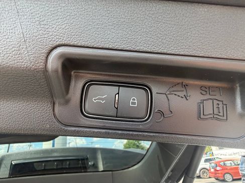 Used 2022 Ford Explorer XLT w/ Equipment Group 202A AWD/4WD image 40