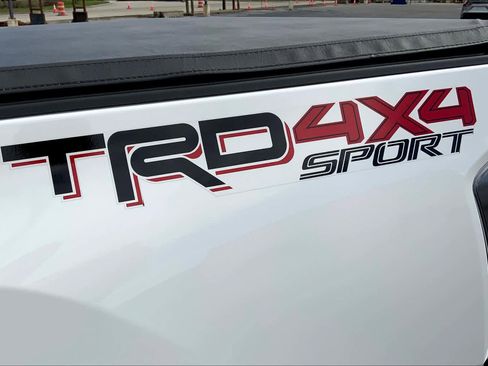 Used 2021 Toyota Tacoma TRD Sport w/ Technology Package image 32