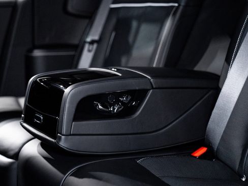 Used 2024 Rolls-Royce Phantom Sedan image 13