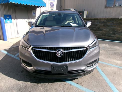 Used 2021 Buick Enclave Essence image 2