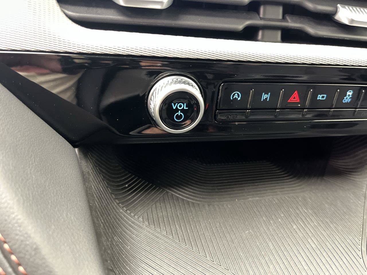 Certified 2025 Ford Explorer Active AWD/4WD image 19