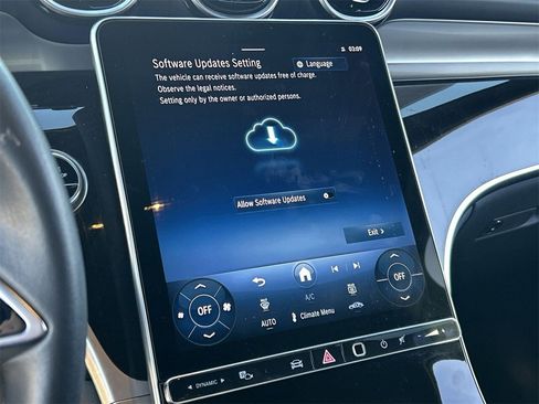 Used 2025 Mercedes-Benz GLC 300 4MATIC image 22