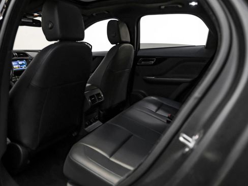 Used 2018 Jaguar F-PACE Premium image 30