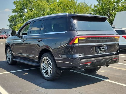 New 2026 Lincoln Navigator Premiere AWD/4WD image 6
