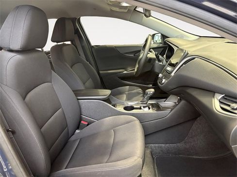 Used 2025 Chevrolet Malibu LT image 9