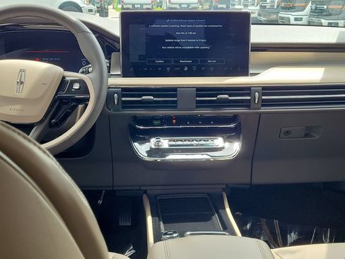 Used 2024 Lincoln Corsair FWD image 16