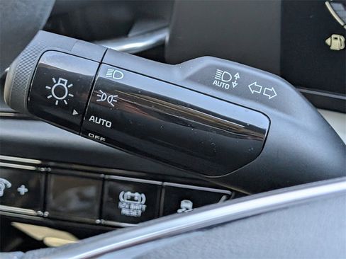 Used 2024 Kia Niro LX image 27