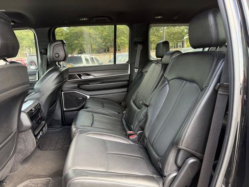 Used 2024 Jeep Wagoneer L Series II w/ Flexible Seating Group RWD image 18