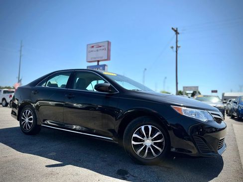 Used 2012 Toyota Camry LE FWD image 2