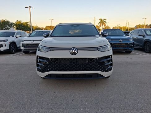 New 2026 Volkswagen Tiguan SE R-Line FWD image 2