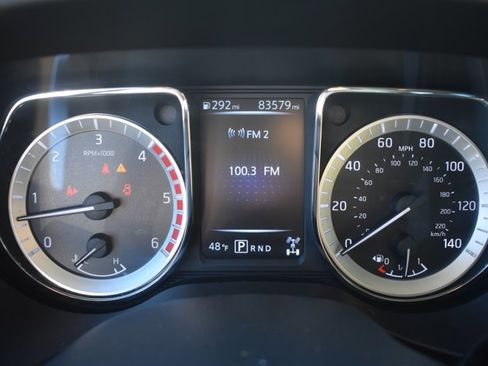 Used 2016 Nissan Titan SL image 22