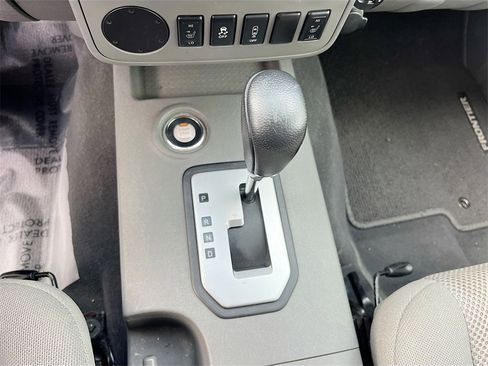 Used 2020 Nissan Frontier SV image 16