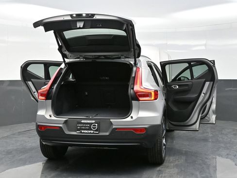 Used 2024 Volvo XC40 B5 Plus image 29