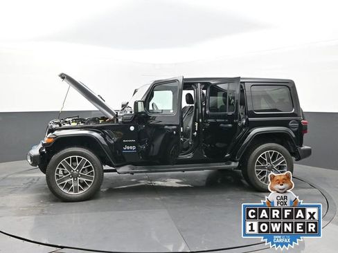 Used 2023 Jeep Wrangler Unlimited Sahara w/ Cold Weather Group image 65