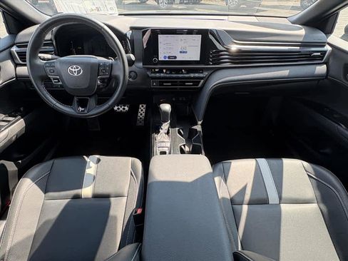 Used 2025 Toyota Camry SE image 12