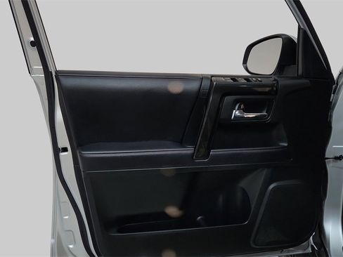 Used 2018 Toyota 4Runner TRD Off-Road image 33