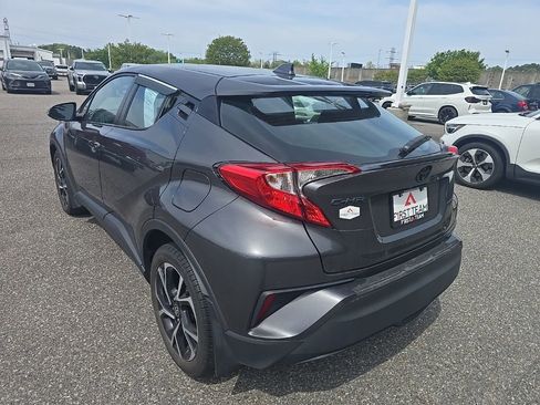 Used 2022 Toyota C-HR XLE image 7