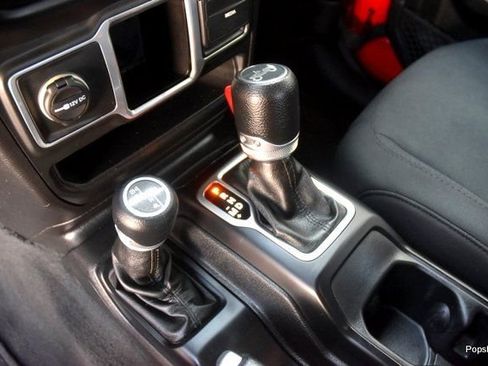 Used 2018 Jeep Wrangler Unlimited Sport image 10