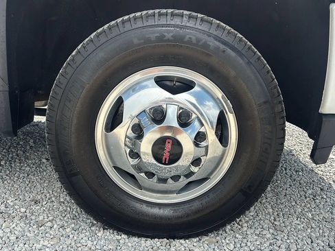 Used 2023 GMC Sierra 3500 Denali w/ Denali Ultimate Package AWD/4WD image 11