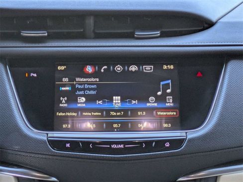 Used 2019 Cadillac XT5 FWD image 17