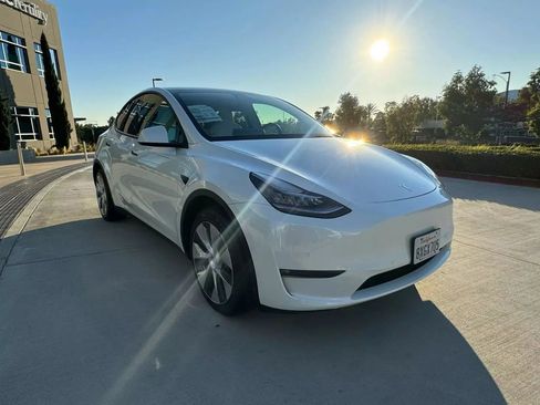 Used 2023 Tesla Model Y Long Range AWD/4WD image 4
