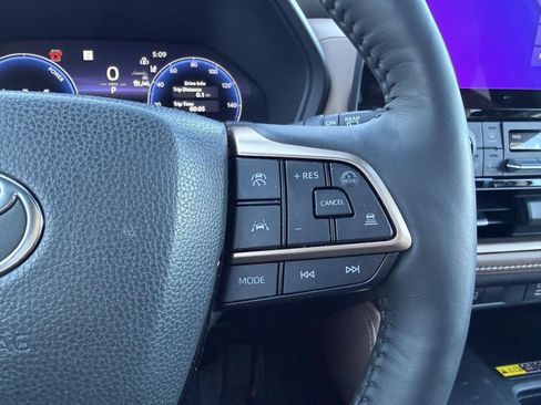 Used 2024 Toyota Grand Highlander AWD Hybrid image 41