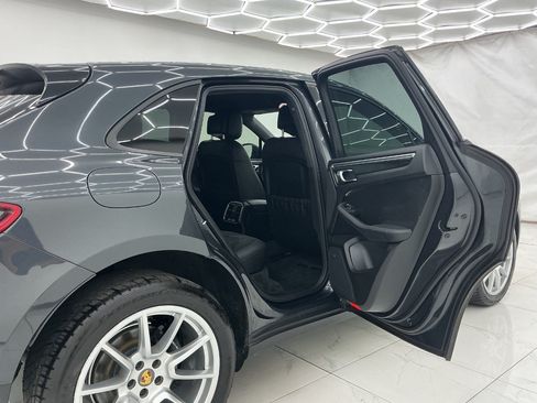 Used 2018 Porsche Macan AWD/4WD image 23