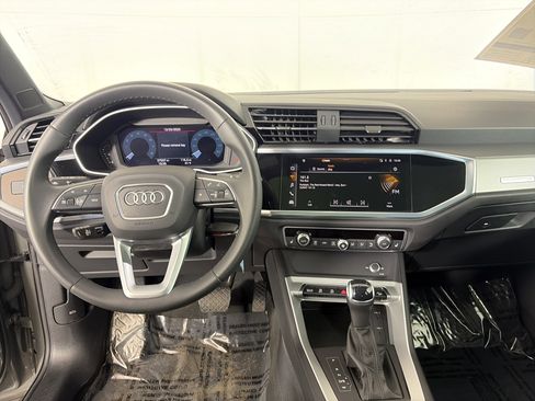 Certified 2025 Audi Q3 2.0T Premium image 3