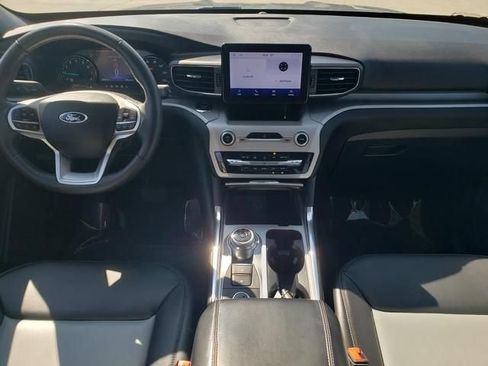 Used 2023 Ford Explorer XLT w/ Equipment Group 202A AWD/4WD image 17