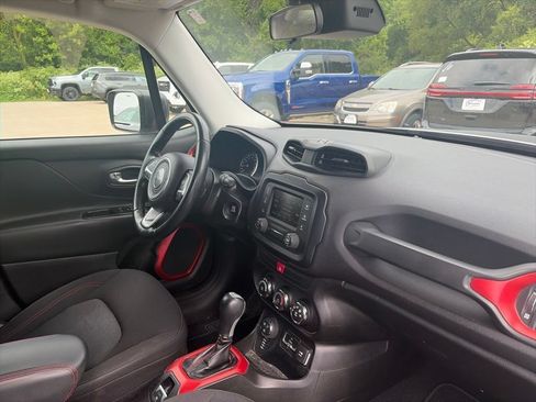 Used 2016 Jeep Renegade Trailhawk AWD/4WD image 15