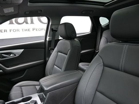 Used 2025 Chevrolet Blazer LT w/ Sound & Technology Package FWD image 17