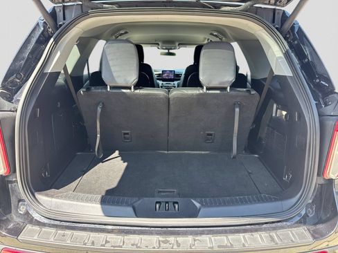 Used 2022 Ford Explorer XLT w/ Equipment Group 202A AWD/4WD image 38