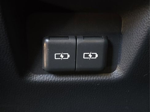 Used 2025 Toyota RAV4 XLE image 15