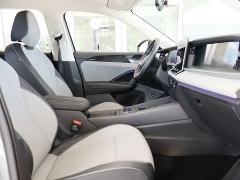 Certified 2025 Volkswagen Tiguan SE FWD image 21