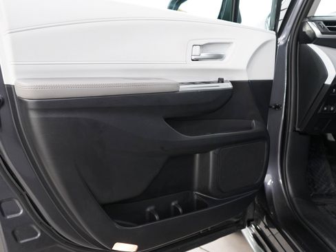 Used 2025 Toyota Sienna XLE AWD/4WD image 21