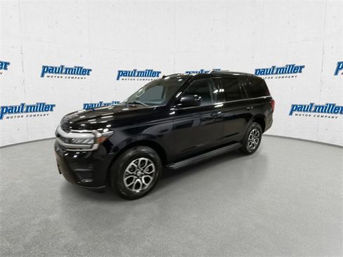 Used 2024 Ford Expedition XLT image 5