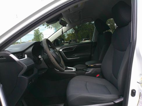 Used 2020 Toyota RAV4 LE image 12