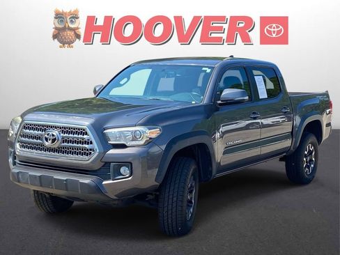 Used 2017 Toyota Tacoma TRD Off-Road w/ Tow Package RWD image 3
