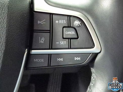 Used 2022 Toyota Highlander XLE AWD/4WD image 13