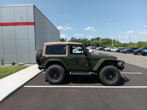 Used 2021 Jeep Wrangler Rubicon AWD/4WD image 2