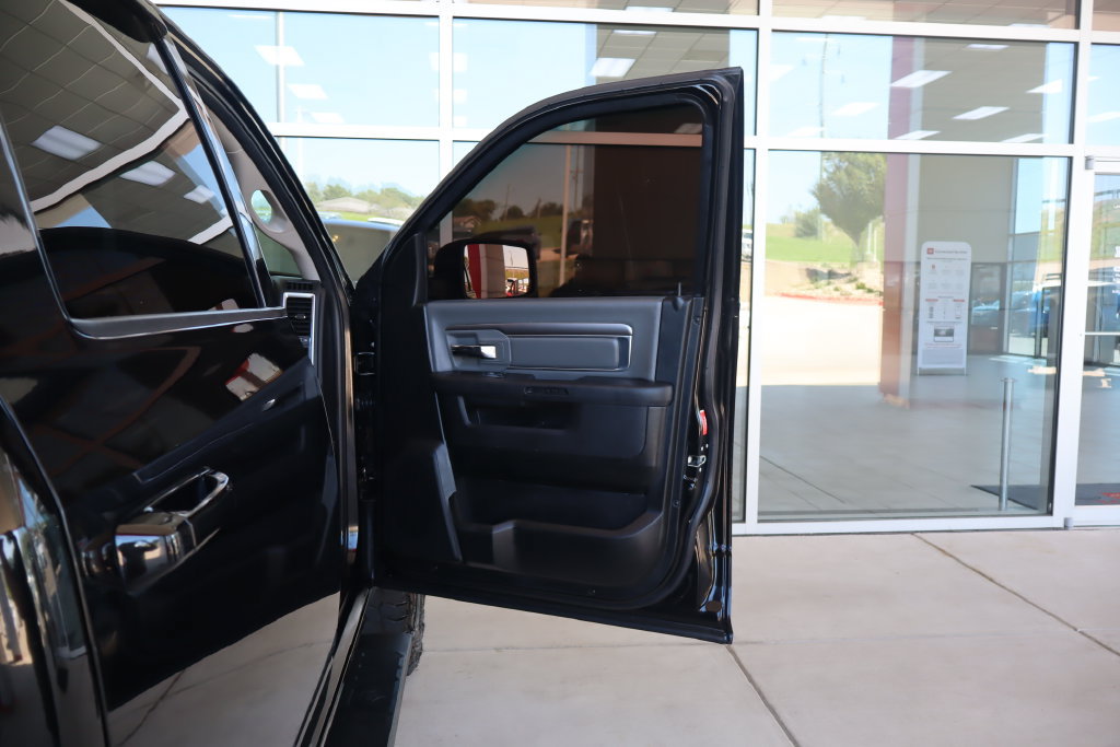 Used 2021 RAM 1500 Classic SLT AWD/4WD image 38