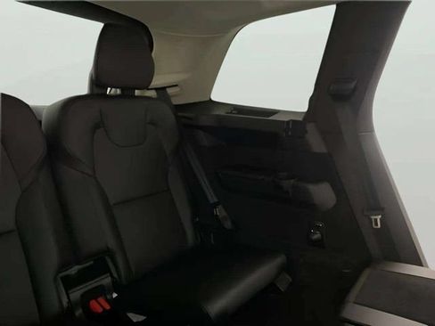 Used 2025 Volvo XC90 B5 Core AWD/4WD image 54