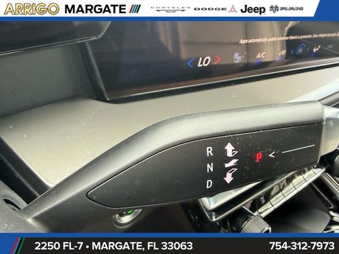 Used 2026 Chevrolet Traverse LT w/ Enhanced Driving Package FWD image 32