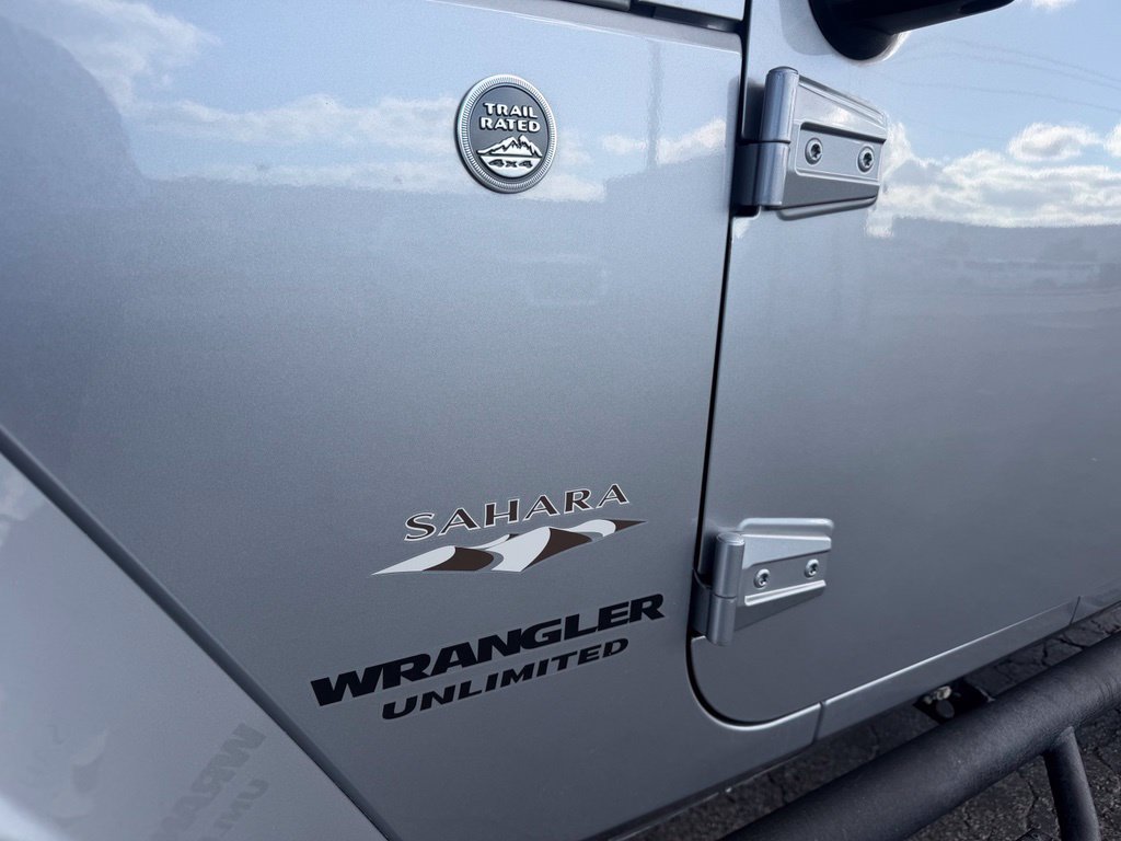 Used 2017 Jeep Wrangler Unlimited Sahara w/ Max Tow Package AWD/4WD image 13
