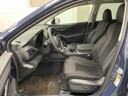 Used 2025 Subaru Outback Premium AWD/4WD image 9