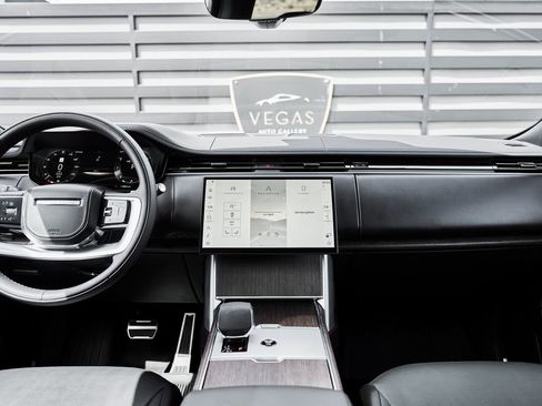 Used 2025 Land Rover Range Rover Long Wheelbase SE image 51