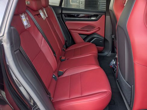 New 2026 Porsche Macan 4 Electric image 24