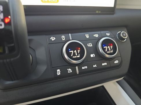 Used 2025 Land Rover Defender 110 S image 23